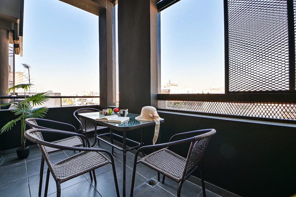 Thisean Modern Suites 44/50