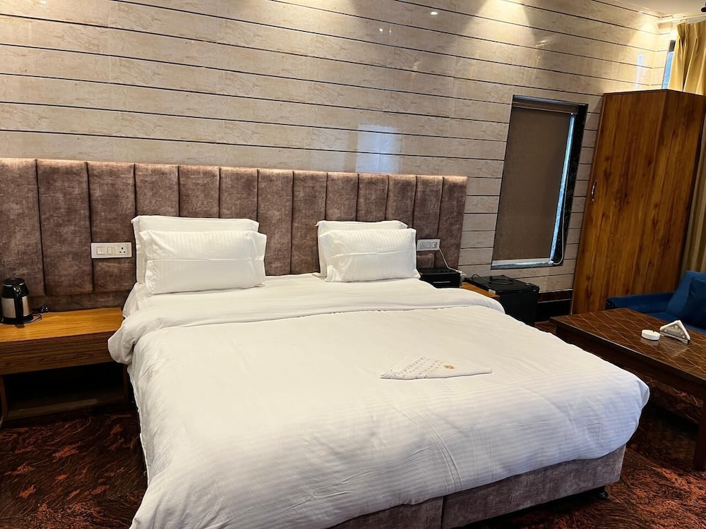 Hotel Stay At Green View 27/47
