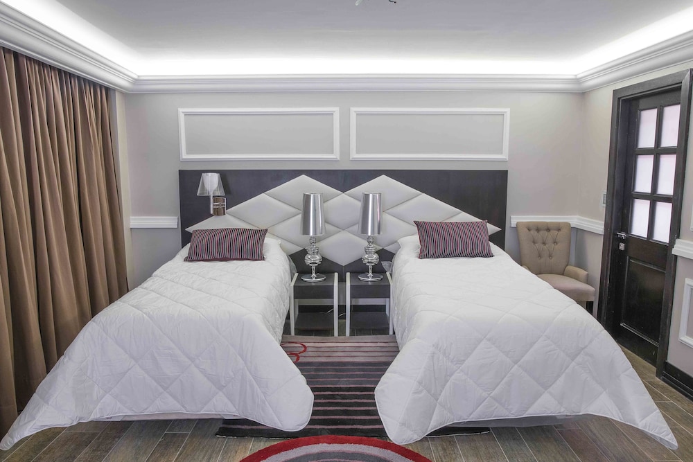 1 BEDROOM, DELUXE, SINGLE