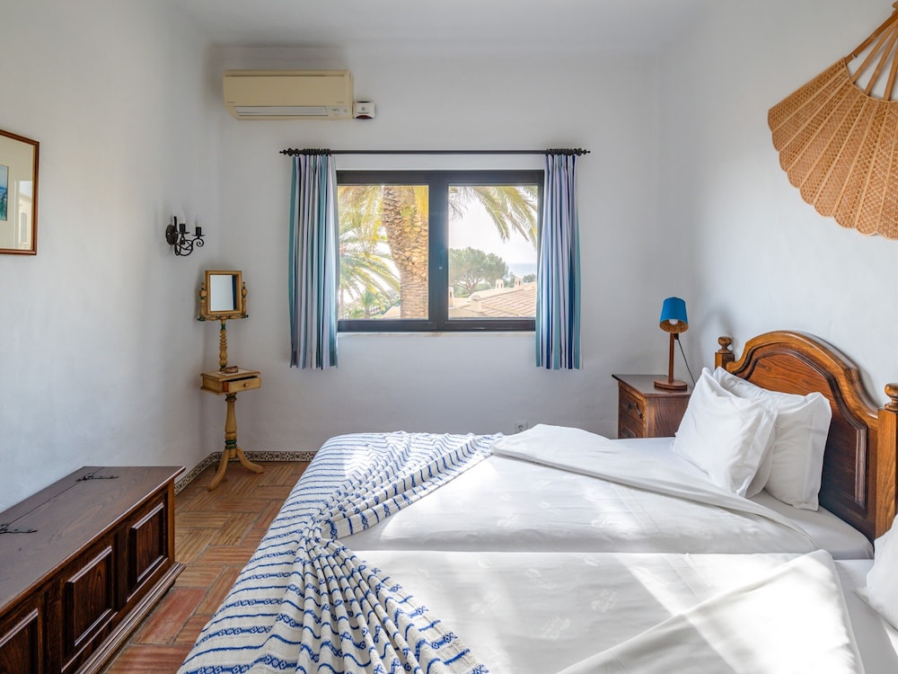 2 BEDROOMS, APARTMENT, SEA VIEW