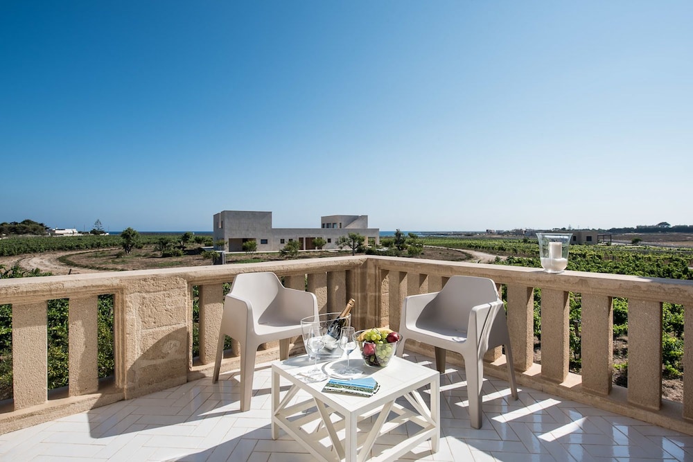 Calamoni Di Favignana Apartments & Wine Experience 9/16