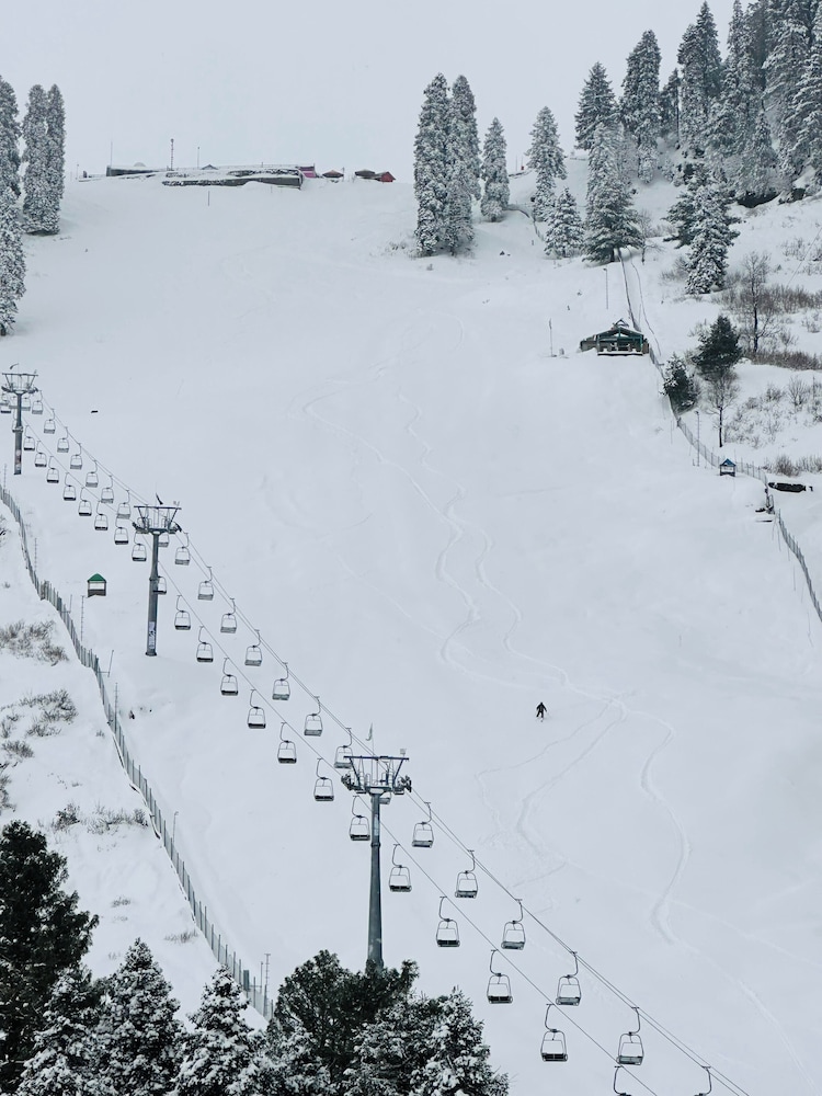 Pearl Continental Malam Jabba 45/50