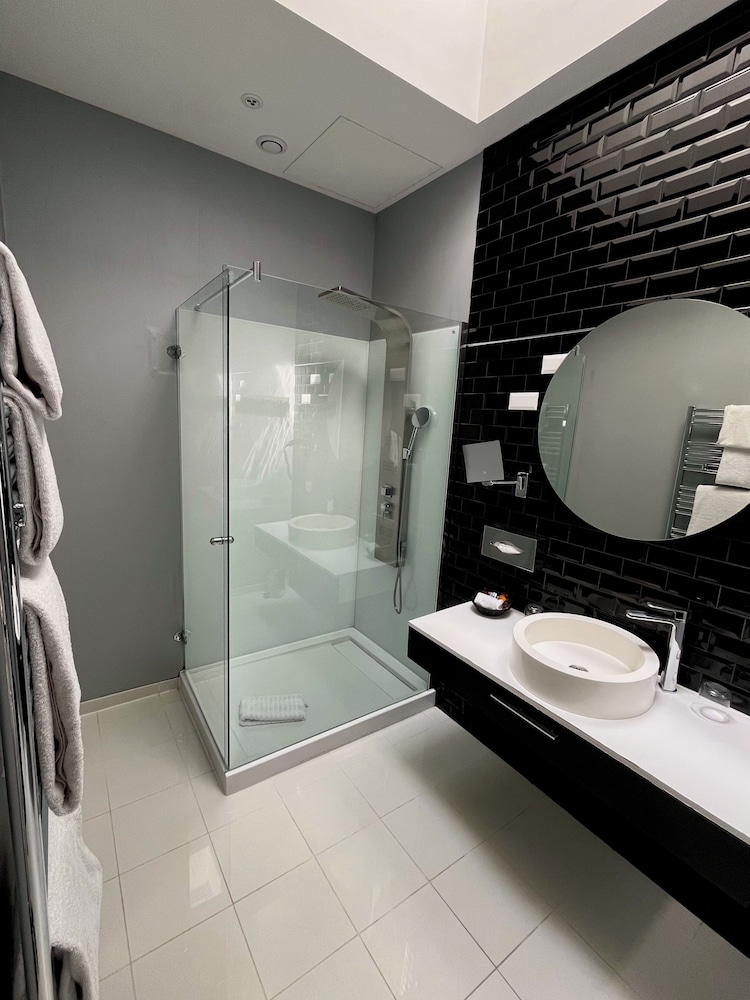 Art Hotel Rochecorbon 70/74
