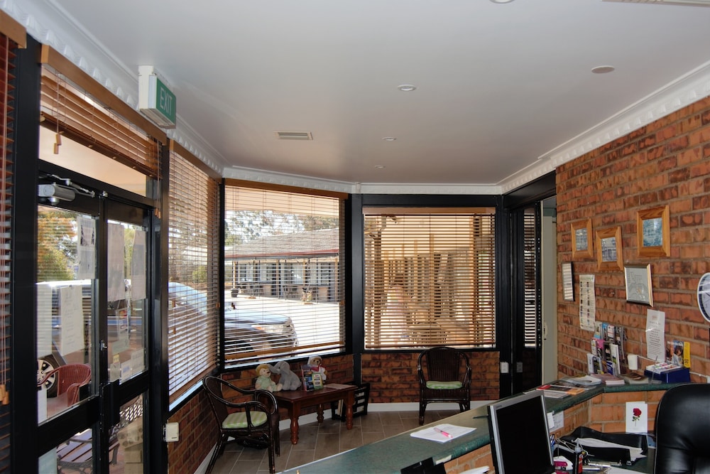 Civic Motor Inn Cowra 52/71