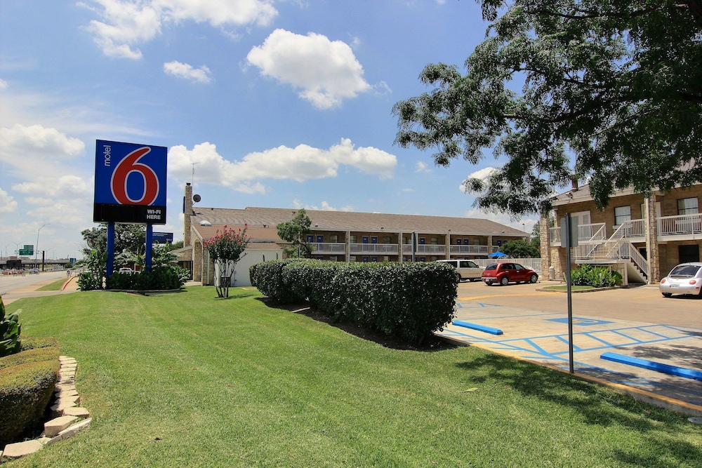 Motel6 Austin, TX - Central Downtown UT in AUSTIN - TX