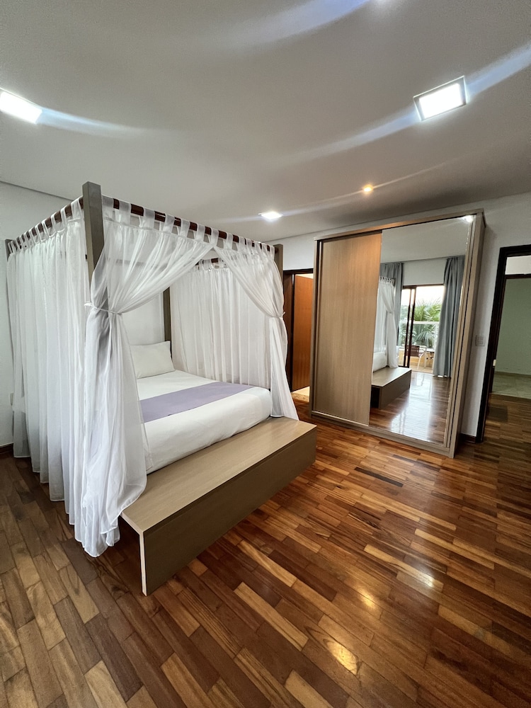 Ramada by Wyndham Furnaspark 15/48