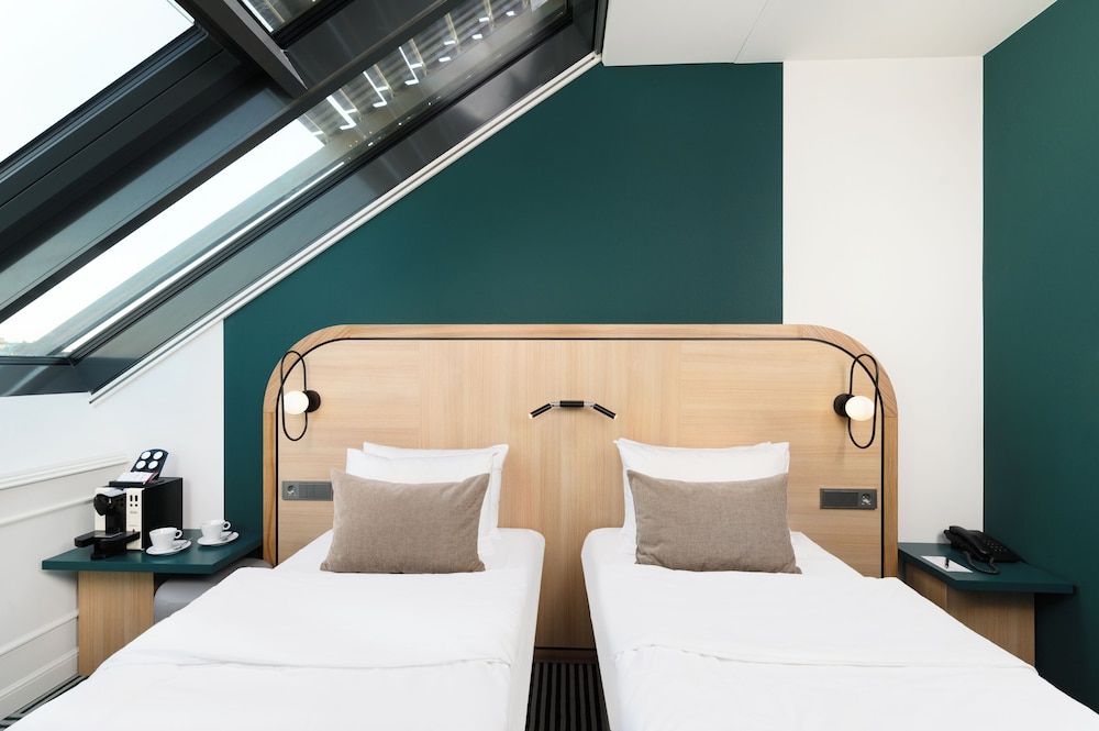 SUPERIOR, TWIN BEDS