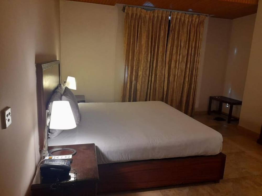 Shalimar Tower Hotel Lahore 42/50