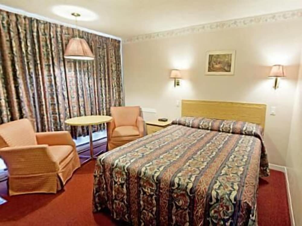 STANDARD, QUEEN BED