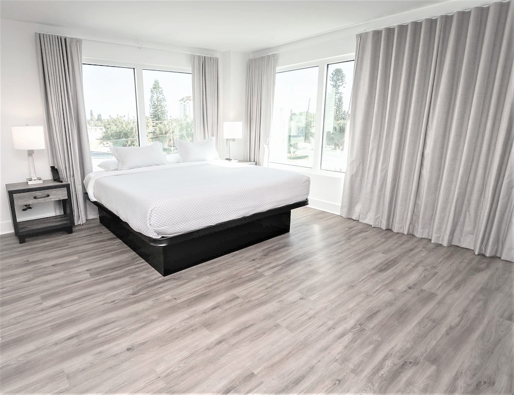 2 Bedrooms, Suite, King and Queen Bed, Sofa, Accessible