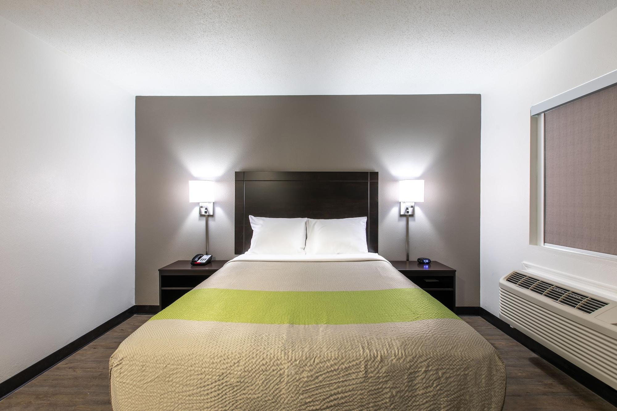 Studio6 Greenville, SC I-85 Near Downtown 24/42