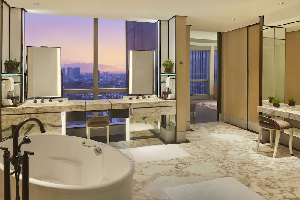 Keraton At the Plaza A Luxury Collection Hotel 51/52