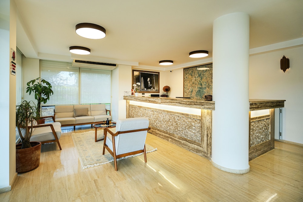 Kamer Suites And Hotel 7/50