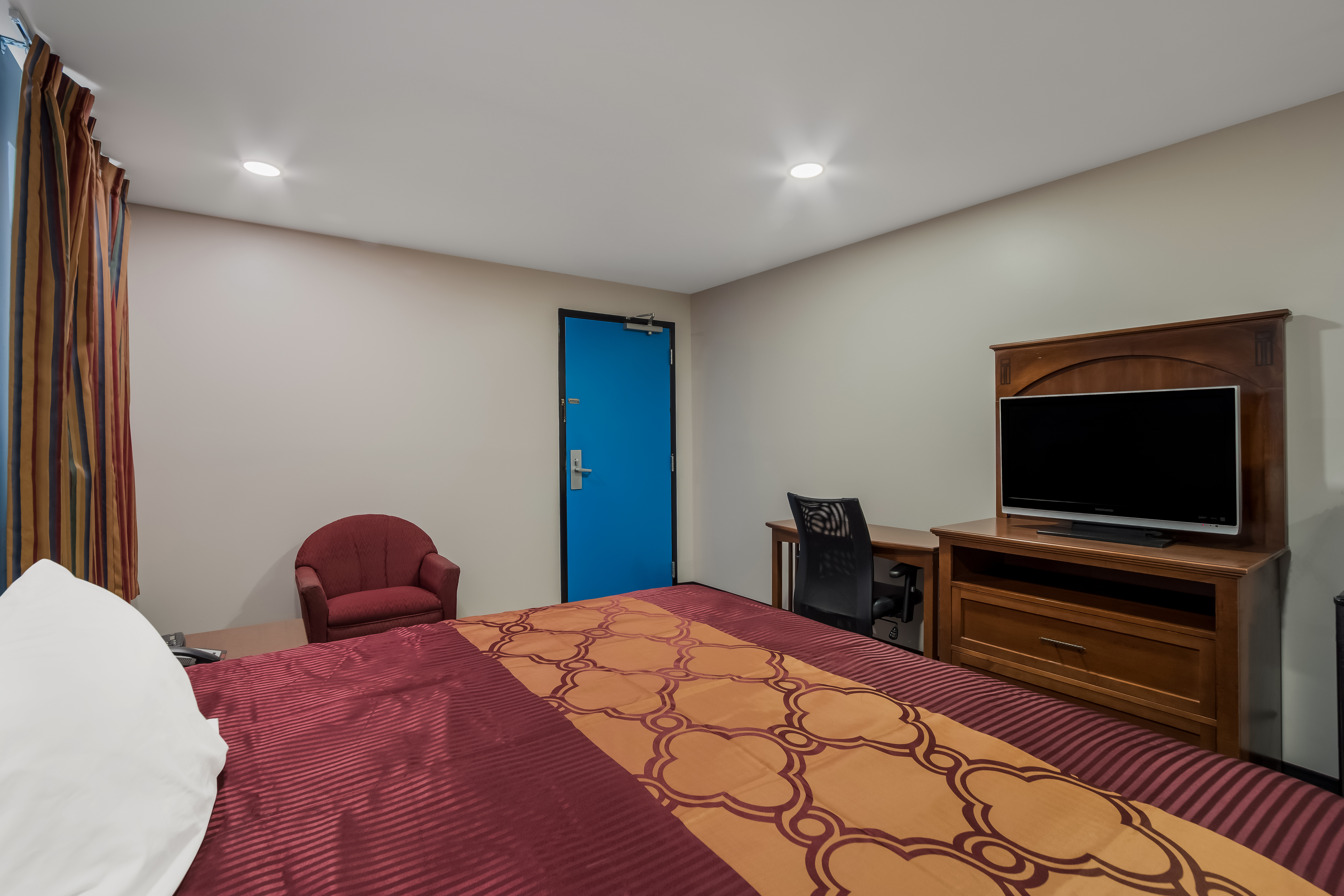 ROOM, KING BED, SMOKING