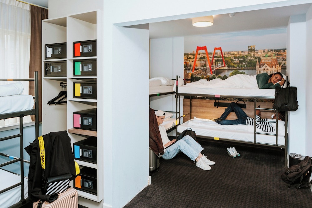 Rotterdam Teleport Hotel 37/63