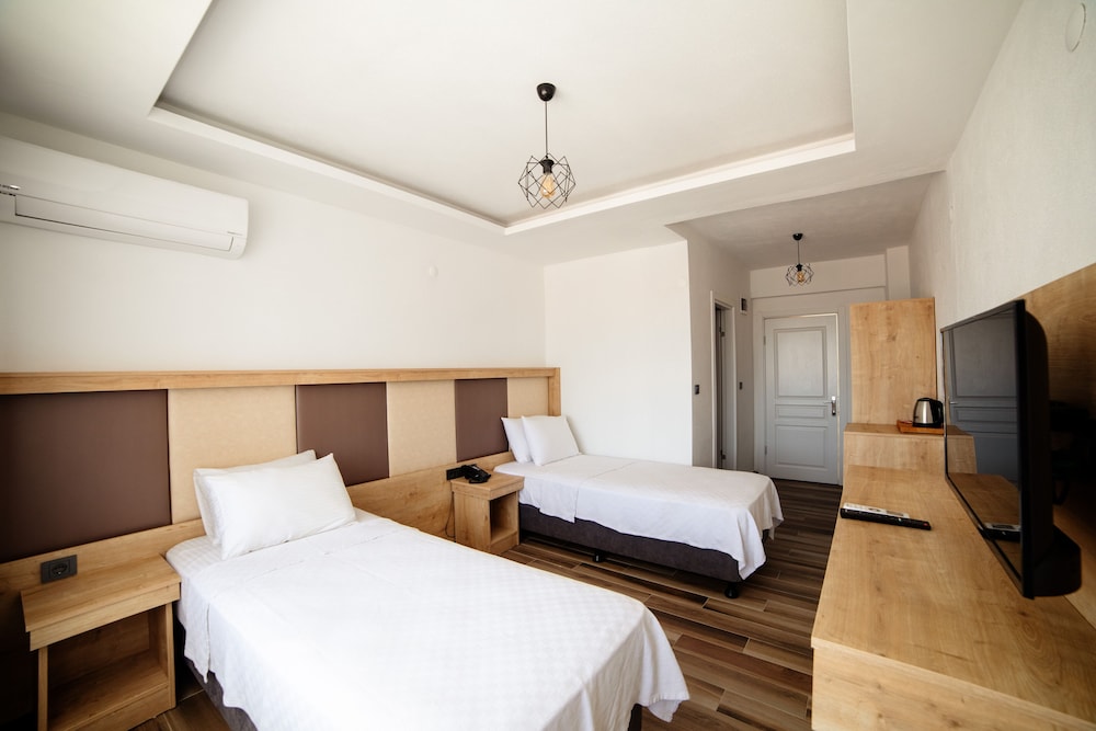 Estia Hotel 6/17
