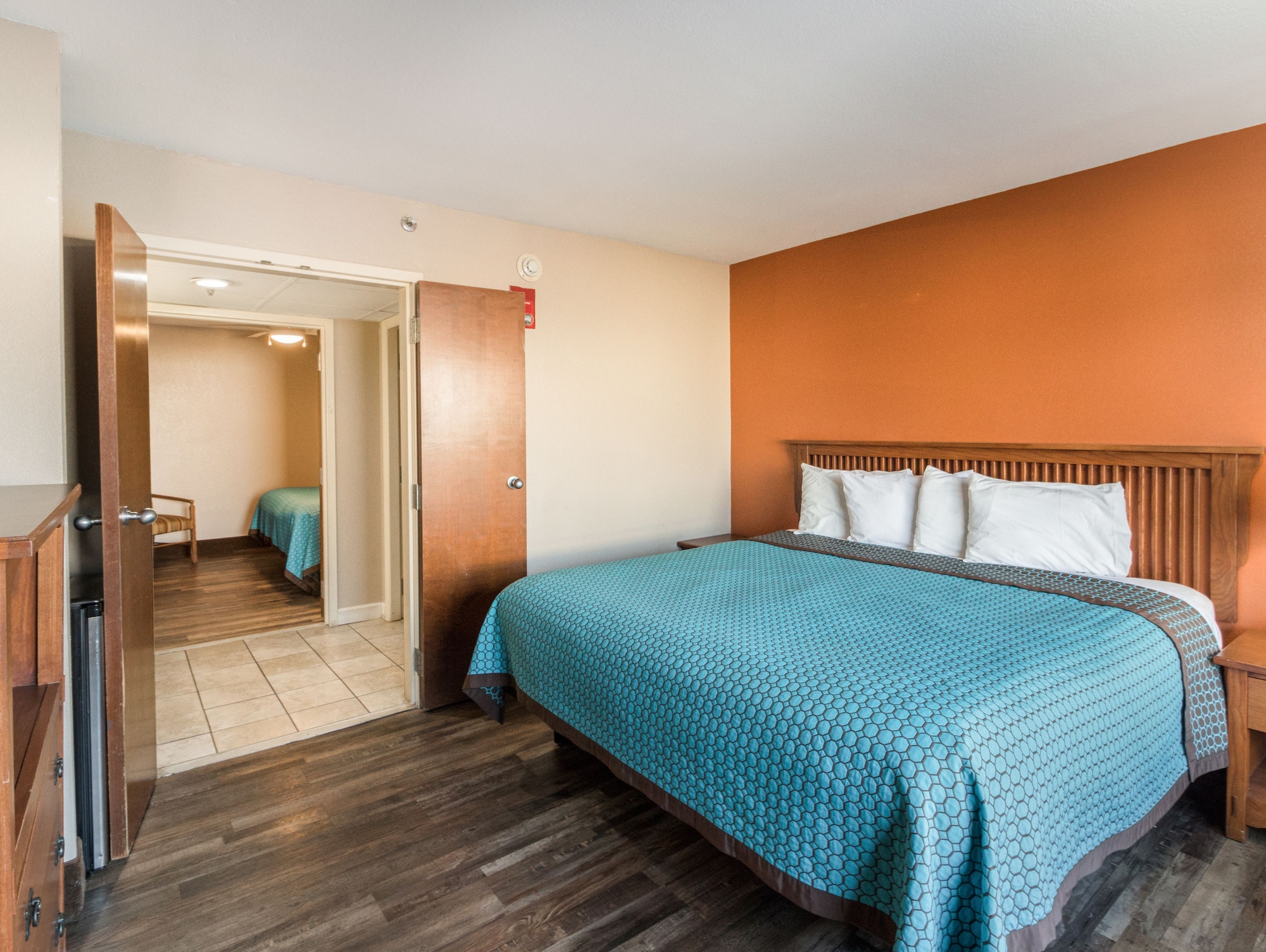 2 BEDROOMS, SUITE