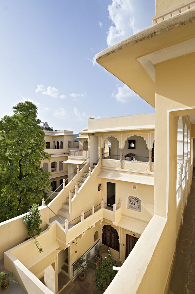 SAMODE HAVELI 4/55