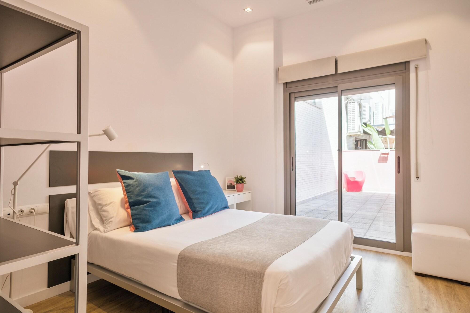 Family, House، Lugaris Rambla 2/10