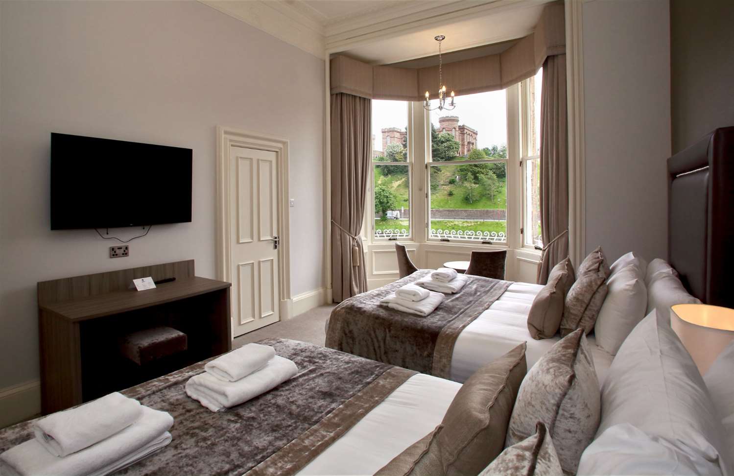 Executive, Twin Beds, with View