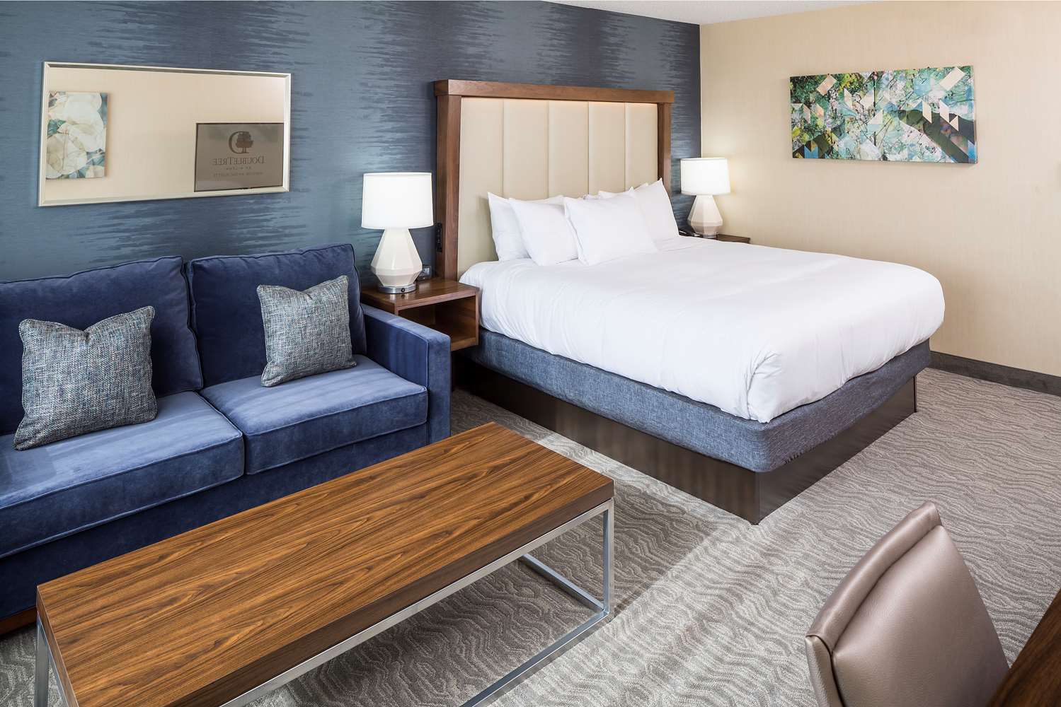 Room, King Bed, Courtyard View, Balcony, Doubletree By Hilton Hotel Boston-Andover 3/5