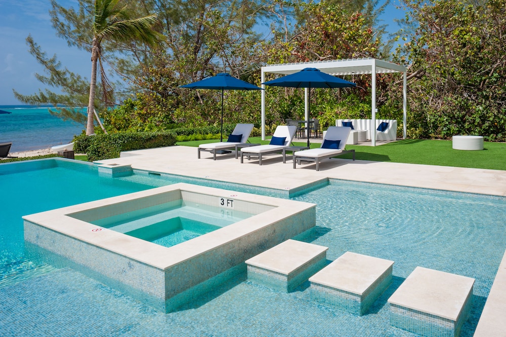Black Urchin Boutique Resort 61/65