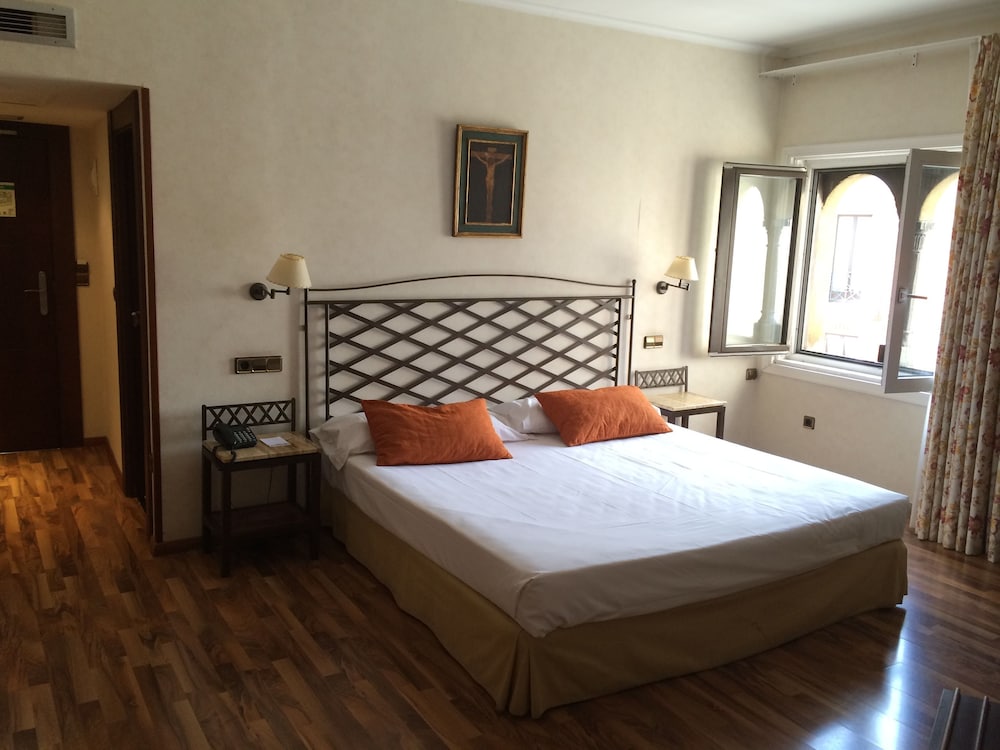 Hotel Palacio de Valderrabanos 27/78