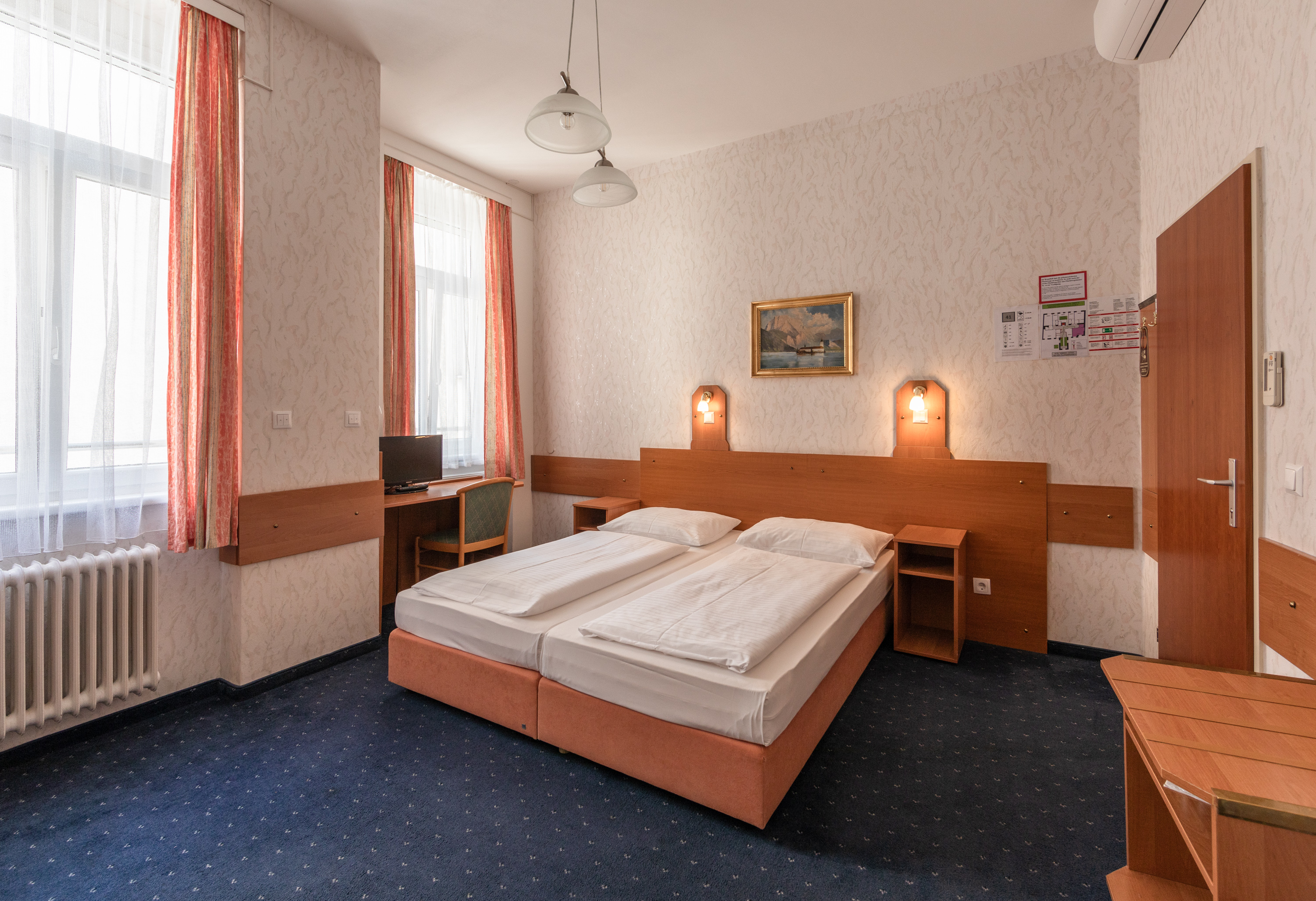 DOUBLE/TWIN ROOM