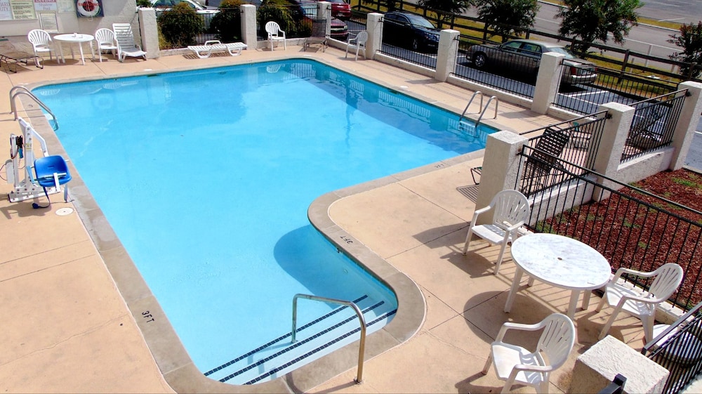 Somatel Nashville Airport Hotel 5/49