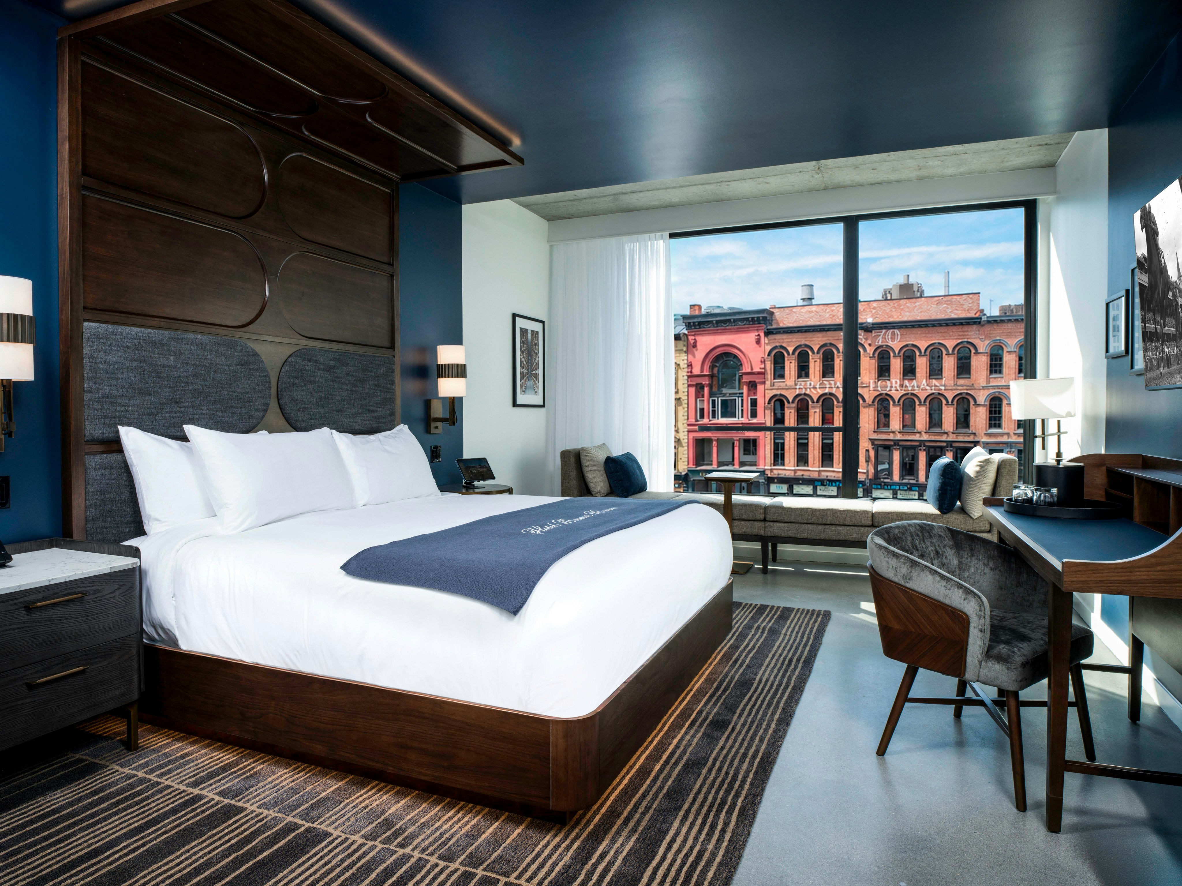 Room, King Bed, City View, Corner