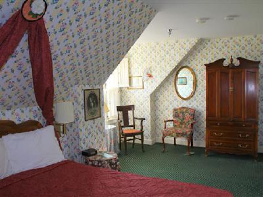 Inn on Mackinac 26/50