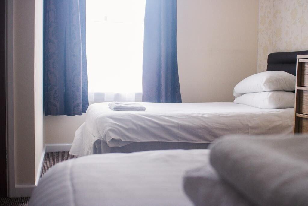 Wellesley Park Hotel 8/11