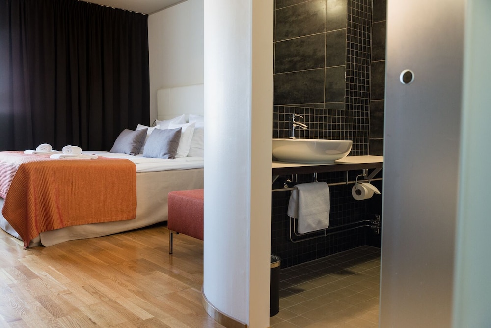 QUALITY HOTEL LAPLAND 8/43