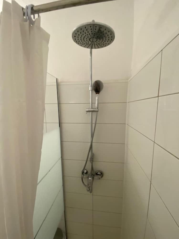 Aiglon Bylitis Hotel 32/66