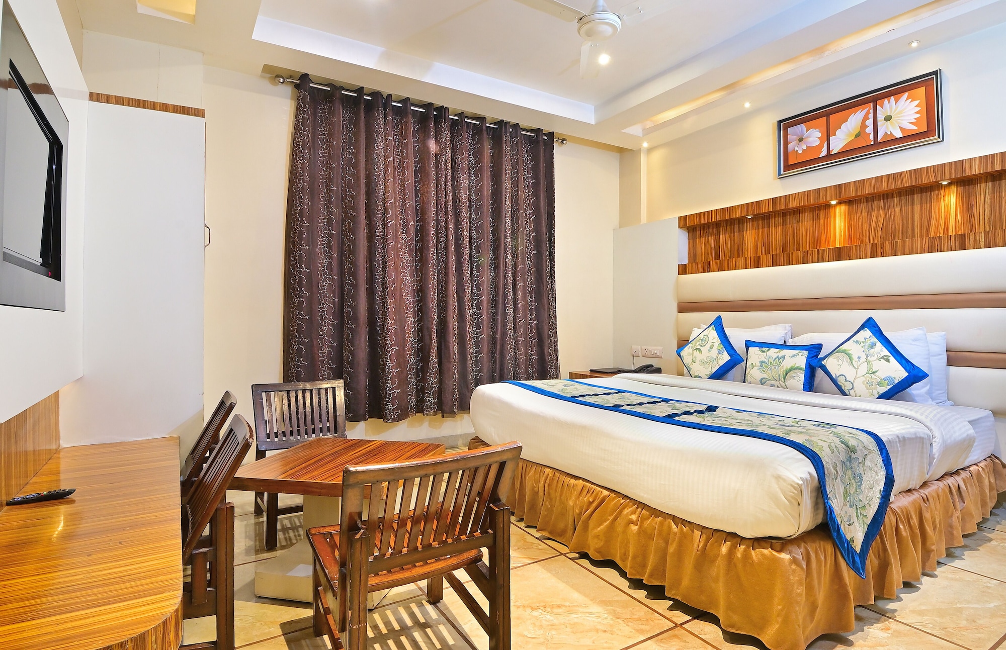 ROOM, KING BED