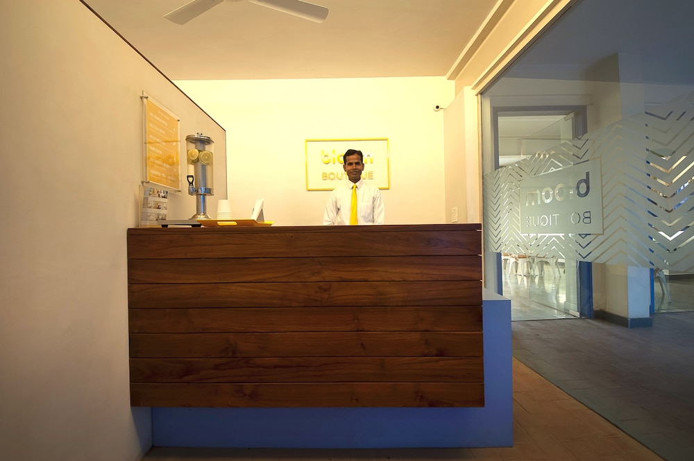Bloom Boutique - Signature Towers 13/55
