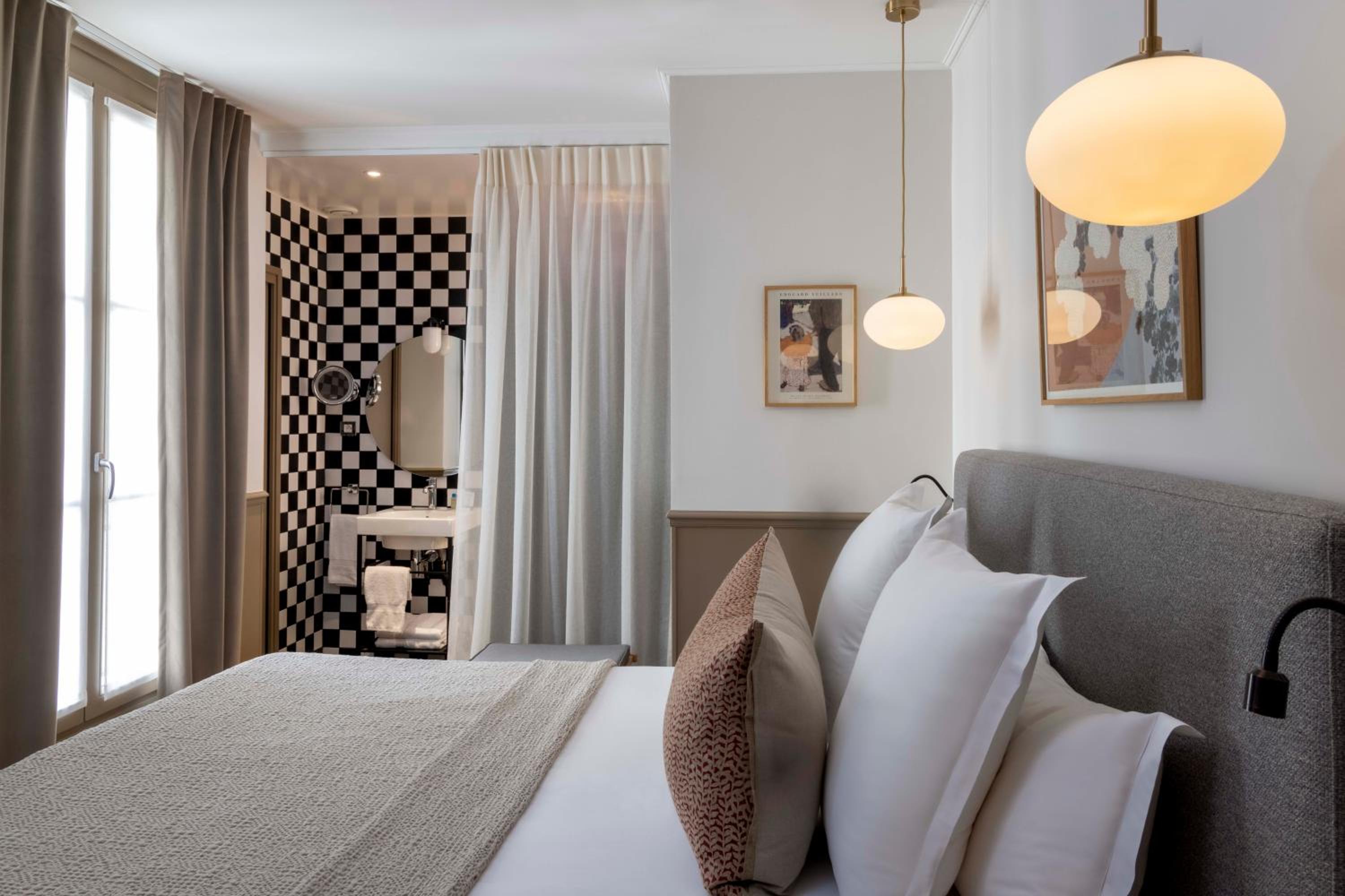 Room at Le Petit Beaumarchais Hotel & Spa, PARIS