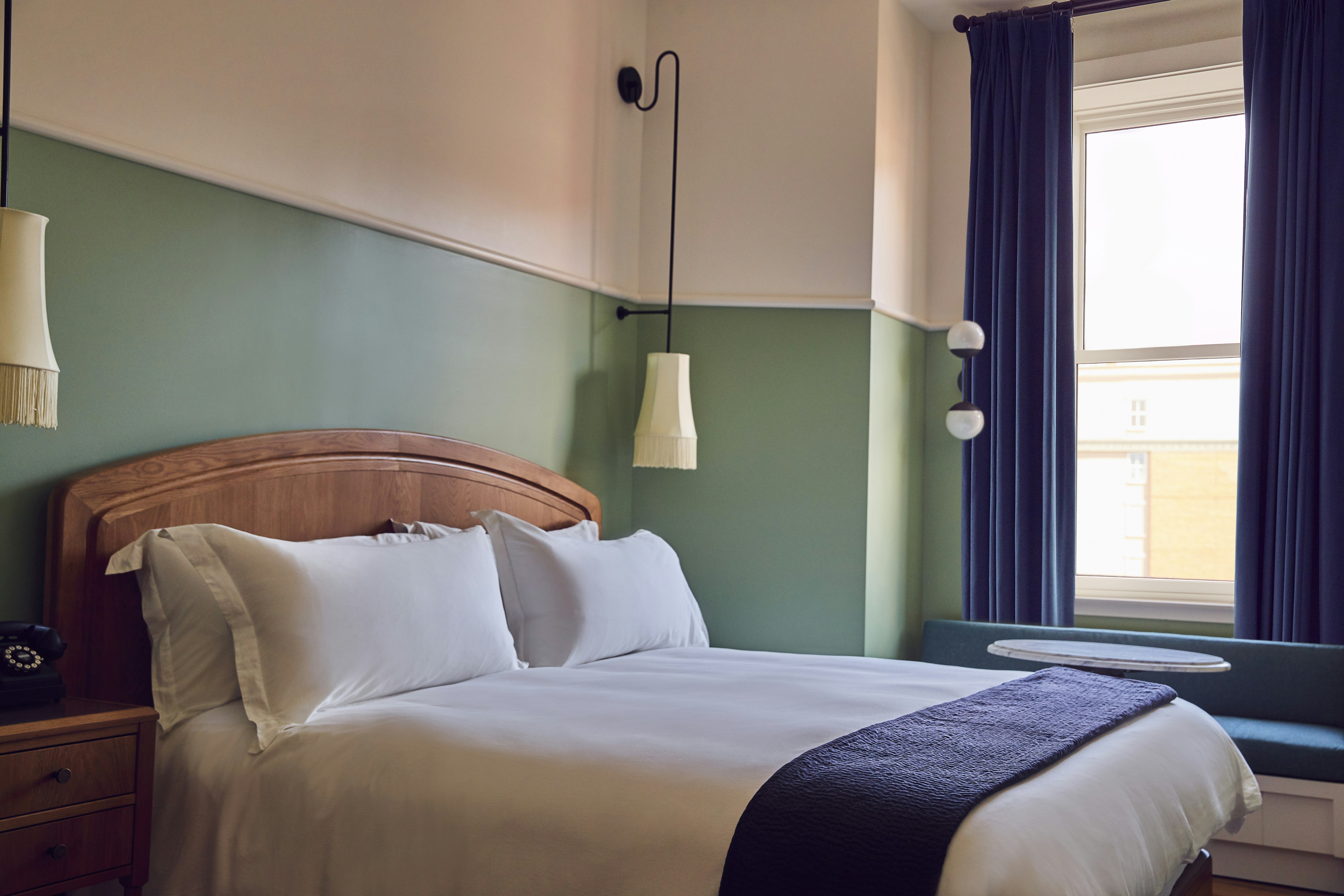 ROOM, KING BED, ACCESSIBLE