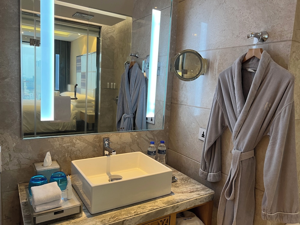 غرفة ديلوكس بسريرين منفصلين، Renaissance Dhaka Gulshan Hotel 10/11