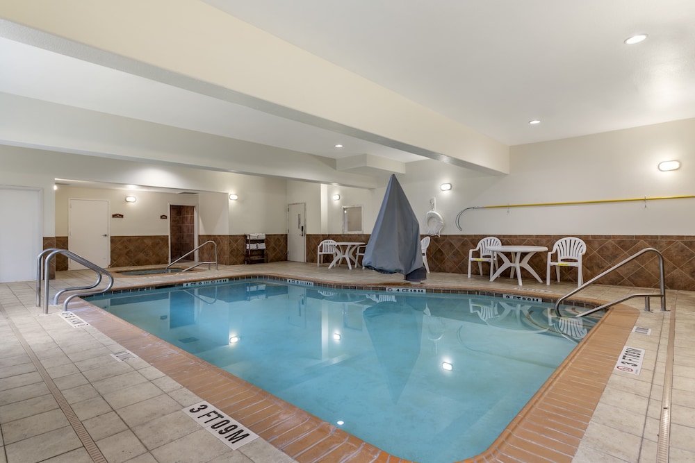 Comfort Suites Medical Center Near Six Flags 22/44