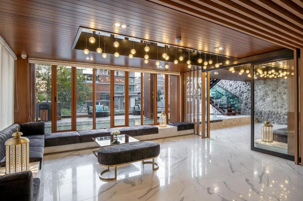 ORION Hotel and Residence Bangkok 20/50
