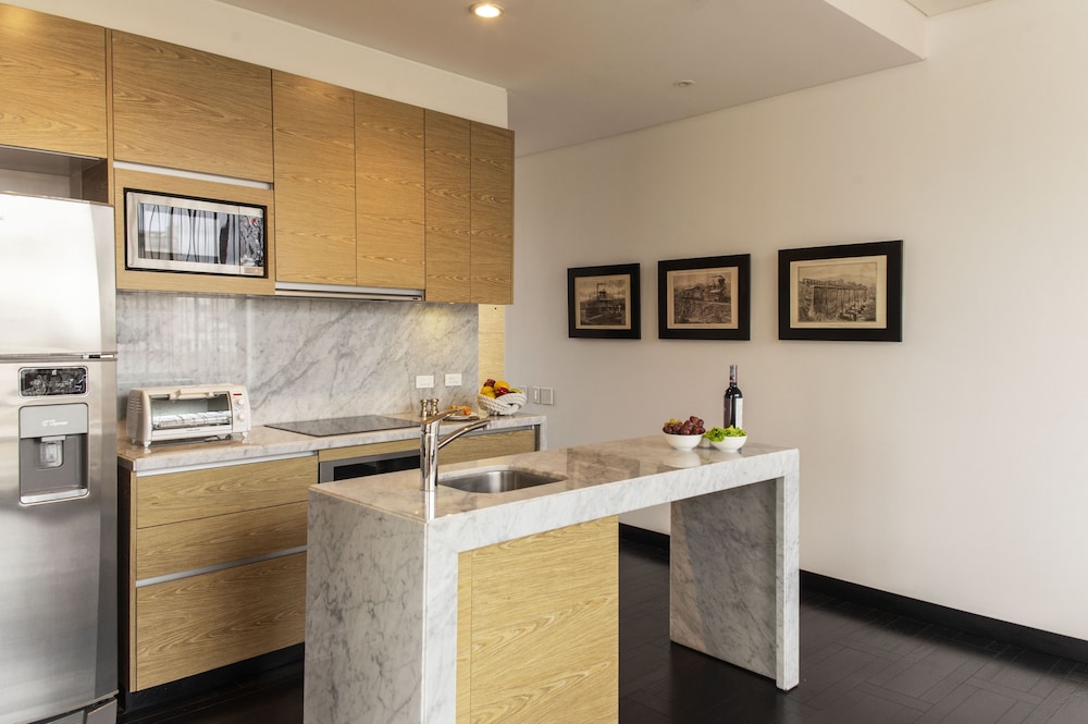 8010 Urban Living 6/46