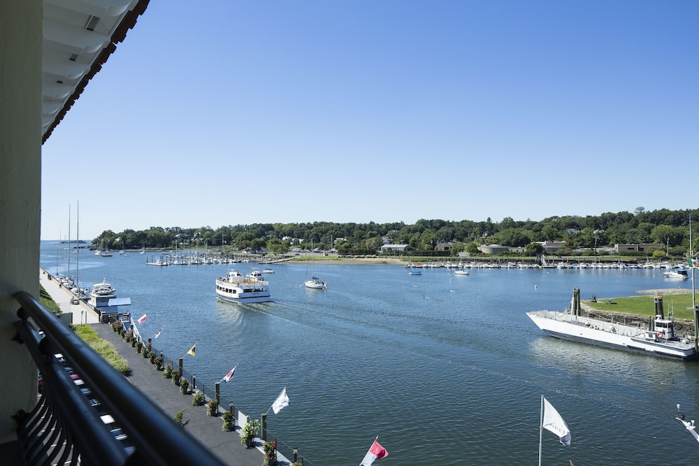 Delamar Greenwich Harbor 22/58