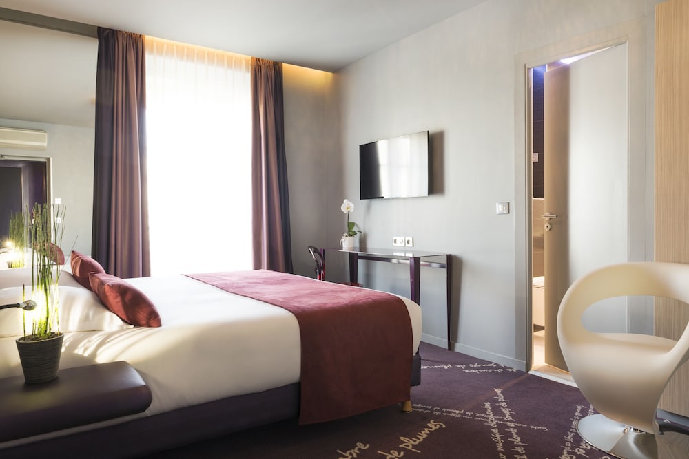 Le Bon Hotel 40/40