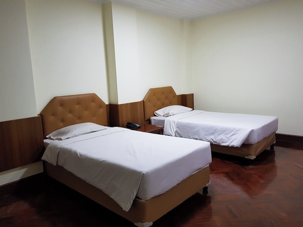FAMILY, QUADRUPLE, MULTIPLE BEDS