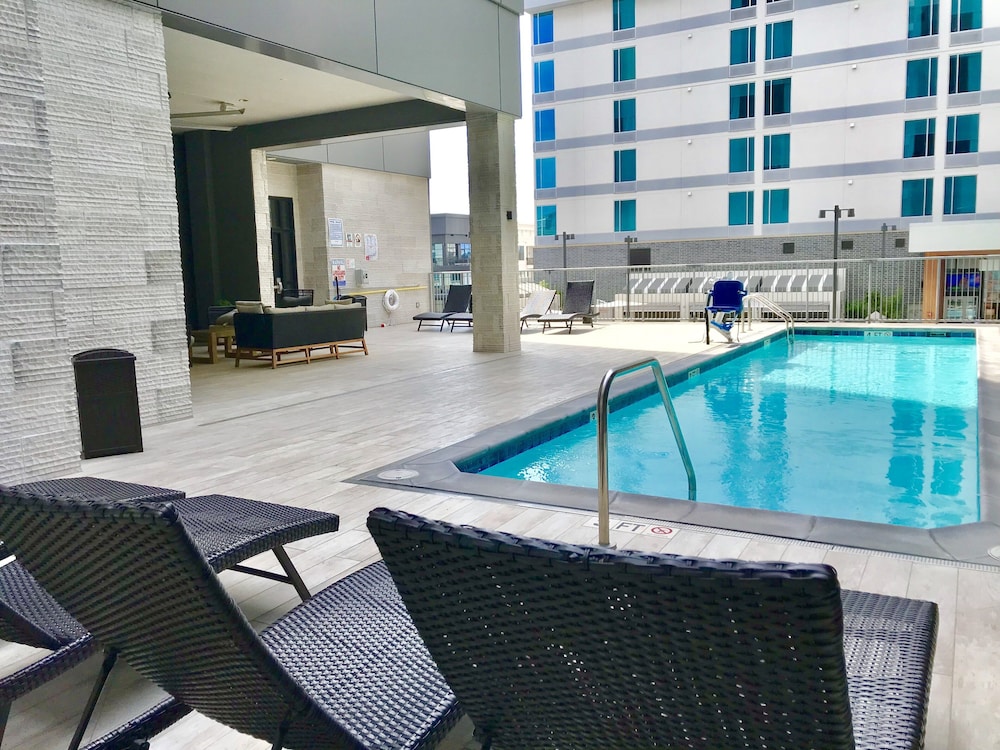 Holiday Inn & Suites Nashville Downtown Broadway 3/82