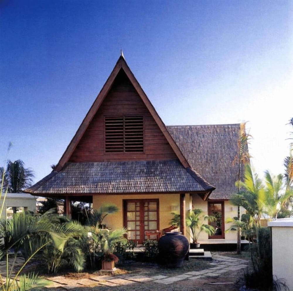 Tanjung Lesung Beach Hotel 1/50