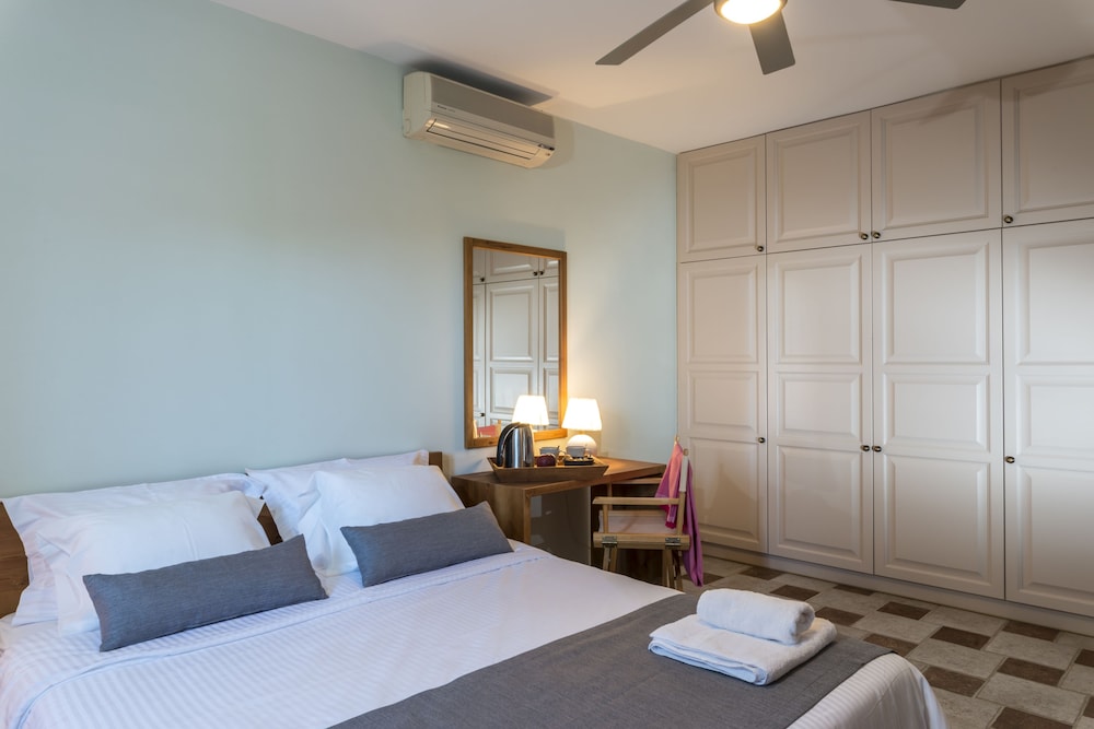 Electra Beachfront Villa 6/50
