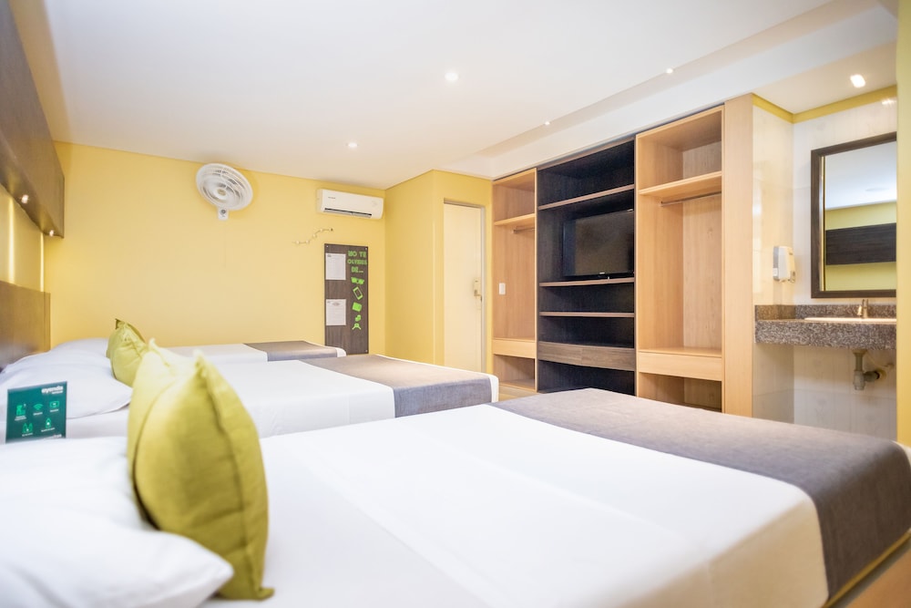 Hotel Ayenda 56 Avenue Plaza 1322 8/28