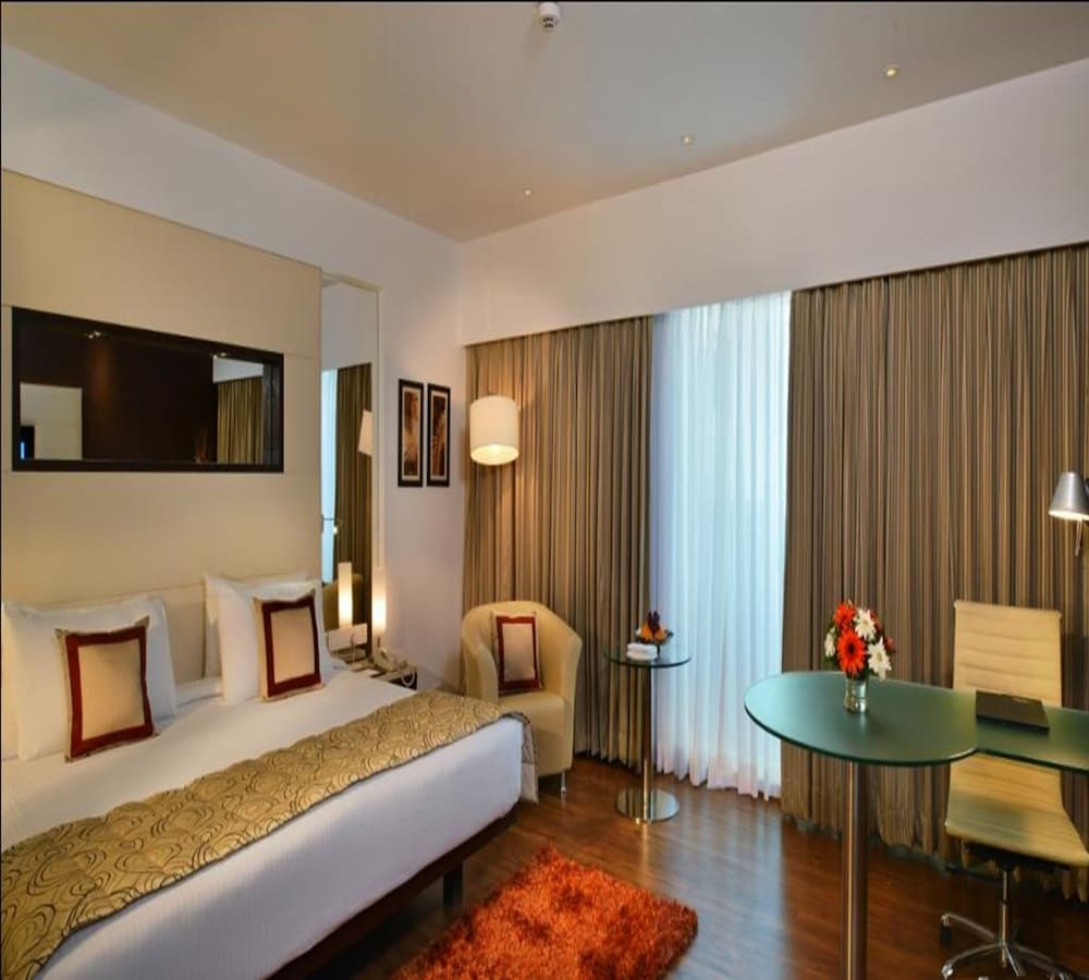 Majestic Court Sarovar Portico 18/46